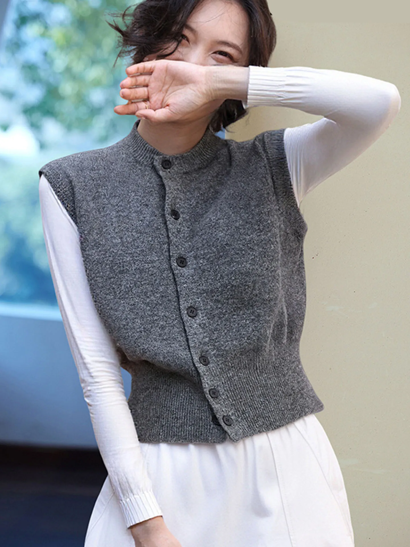 Ele Simple Knitted Vest Women's Comfortable Trendy Faion Design Autumn New Arrival Euro Sle High-End Brand Warmth Emi...
Ele Simple Knitted Vest Women's Comfortable Trendy Faion Design Autumn New Arrival Euro Sle High-End Brand Warmth Emi...