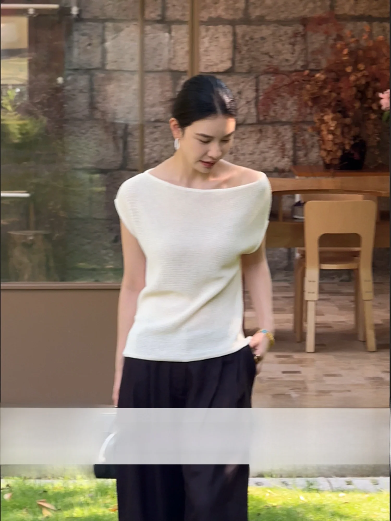 Limited Quanti Women's Knitted Off-oulder Sweater Summer 2025 Faion Casual Comfortable Fit Other Fabric
Limited Quanti Women's Knitted Off-oulder Sweater Summer 2025 Faion Casual Comfortable Fit Other Fabric