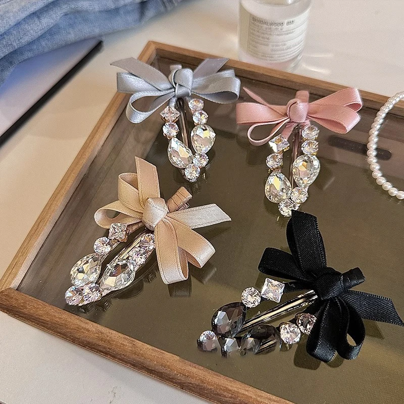 Women's Hair Clips Korean Rhinestone Bow Fabric Simple Fashionable Versatile Hair Pins Sweet Cute Hair Accessories For Girl
Women's Hair Clips Korean Rhinestone Bow Fabric Simple Fashionable Versatile Hair Pins Sweet Cute Hair Accessories For Girl