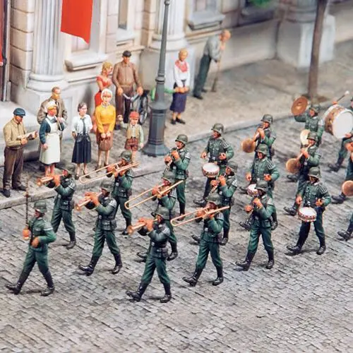 1/35 Resin Model Figure GK,The German band has 22 members , Unassembled and unpainted kit
1/35 Resin Model Figure GK,The German band has 22 members , Unassembled and unpainted kit
