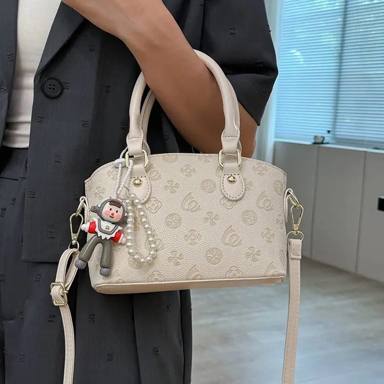 2025 Summer 446 New Zipper Shoulder Bag Large Capacity Premium Handbag Commuter Popular Small Square Bag
2025 Summer 446 New Zipper Shoulder Bag Large Capacity Premium Handbag Commuter Popular Small Square Bag