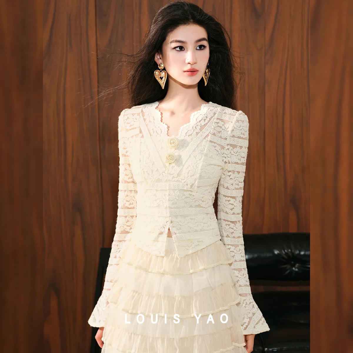 LOUIS YAO V-neck Lace Flower Women's Blouses 2025 Autumn Elegant Women Shirt Micro Elastic Slim Fit Pullover Long Sleeved Top 
LOUIS YAO V-neck Lace Flower Women's Blouses 2025 Autumn Elegant Women Shirt Micro Elastic Slim Fit Pullover Long Sleeved Top