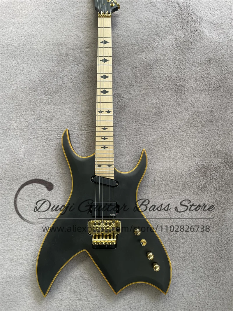 Pre-sale matte black electric guitar Yellow bound tremolo Bridge Maple neck Set In mahogany body maple fingerboard gold Tuners
Pre-sale matte black electric guitar Yellow bound tremolo Bridge Maple neck Set In mahogany body maple fingerboard gold Tuners