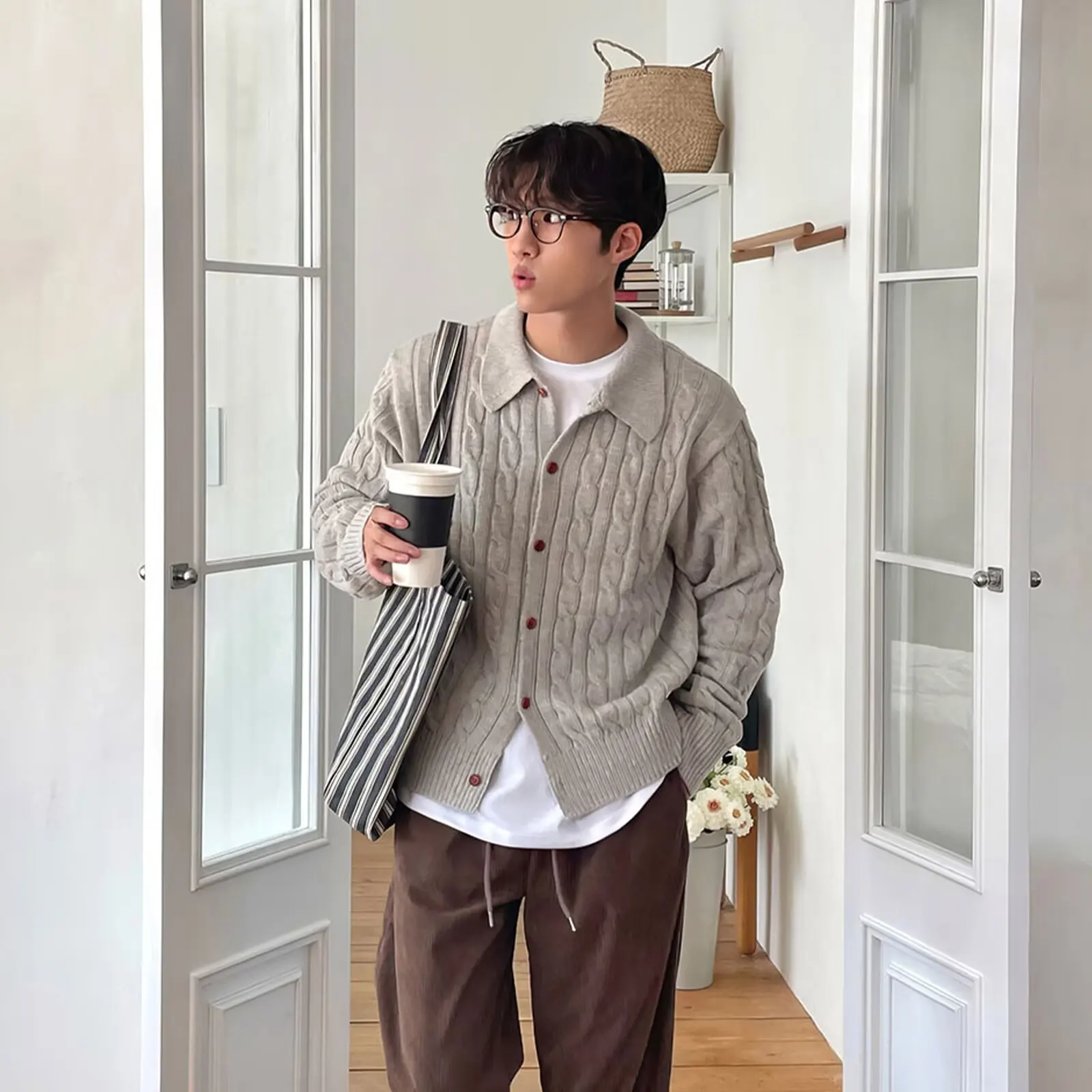 Новый зимний теплый топ с лацканами, корейская версия, красивый льняной кардиган Seiko для пожилых людей, свободный утолщенный свитер
Новый зимний теплый топ с лацканами, корейская версия, красивый льняной кардиган Seiko для пожилых людей, свободный утолщенный свитер