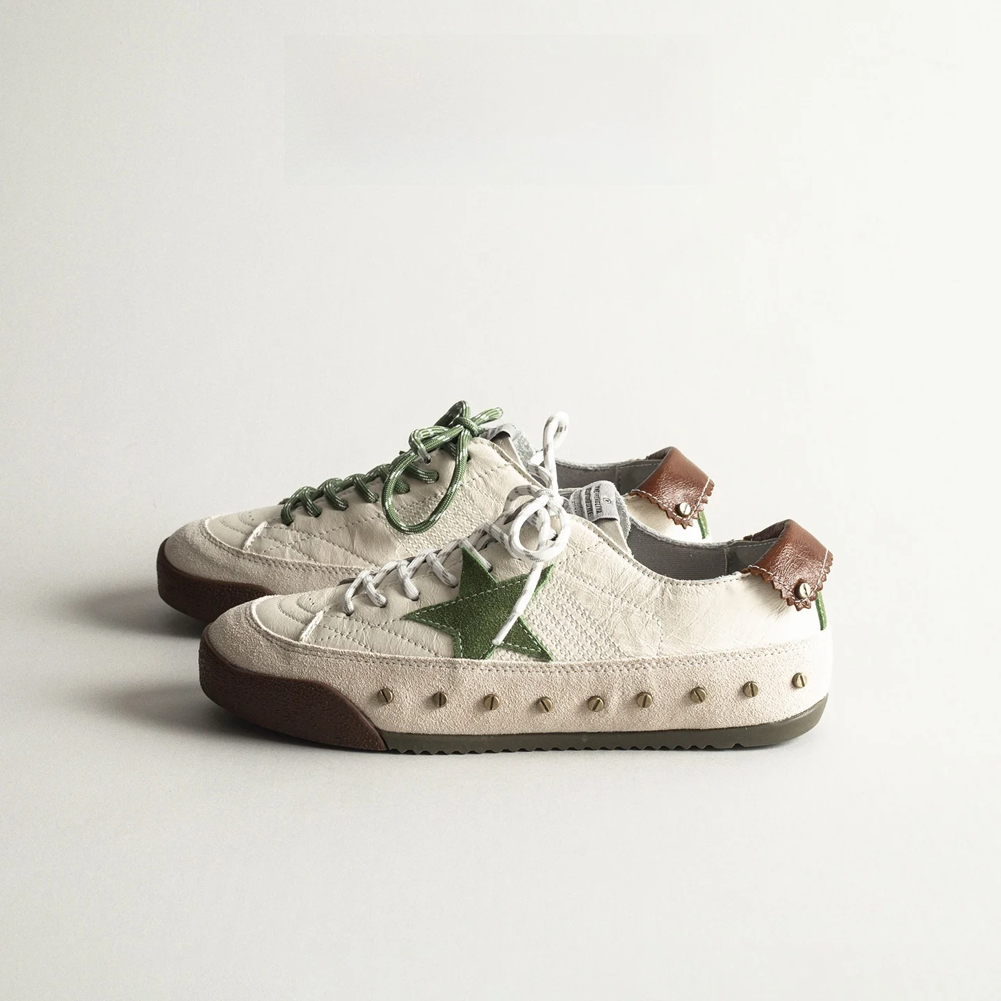 Vintage Faux Leather Star Embroidery Rivet Design Women's Casual Shoes Thin Bottom Sports Leisure Deoxynucleotide Trainer
Vintage Faux Leather Star Embroidery Rivet Design Women's Casual Shoes Thin Bottom Sports Leisure Deoxynucleotide Trainer