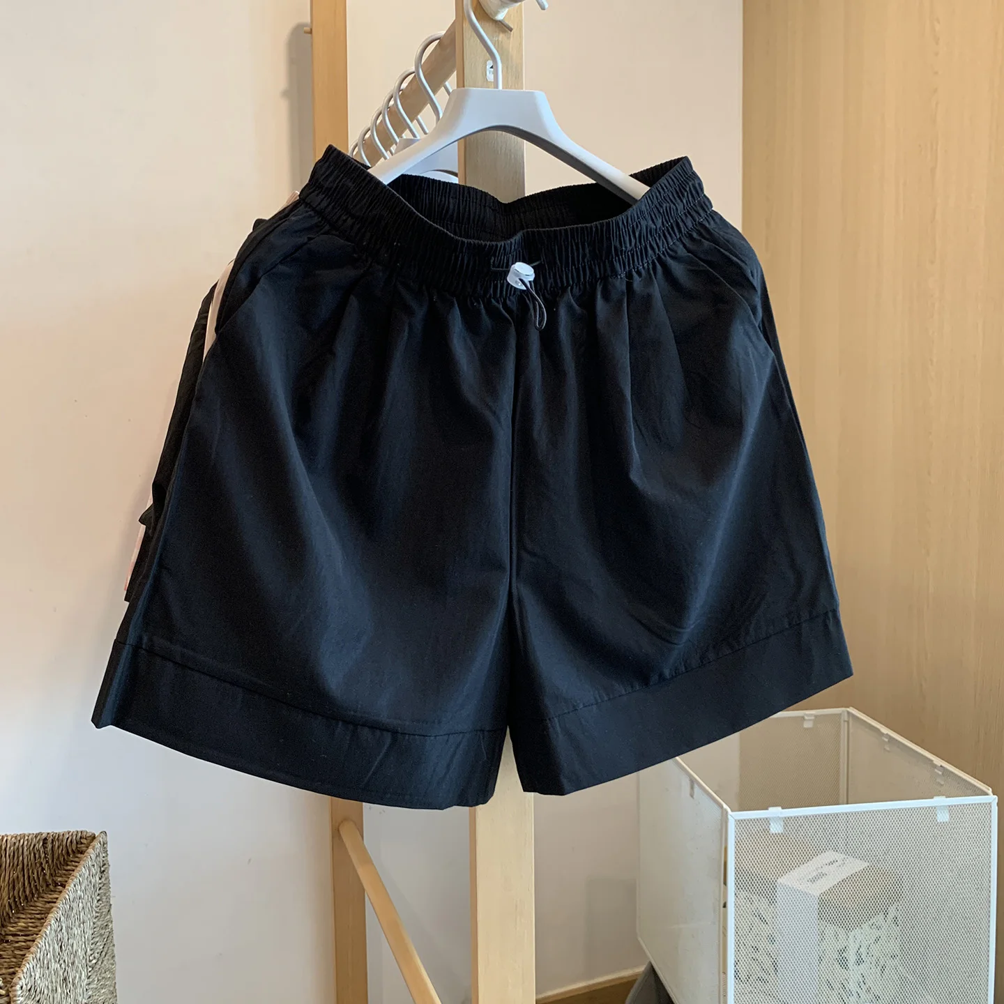 Casual Workwear Short Pants Women Summer New High Waist A-Line Slimming Small Size Color Wide Leg Pants Texture Sensation
Casual Workwear Short Pants Women Summer New High Waist A-Line Slimming Small Size Color Wide Leg Pants Texture Sensation