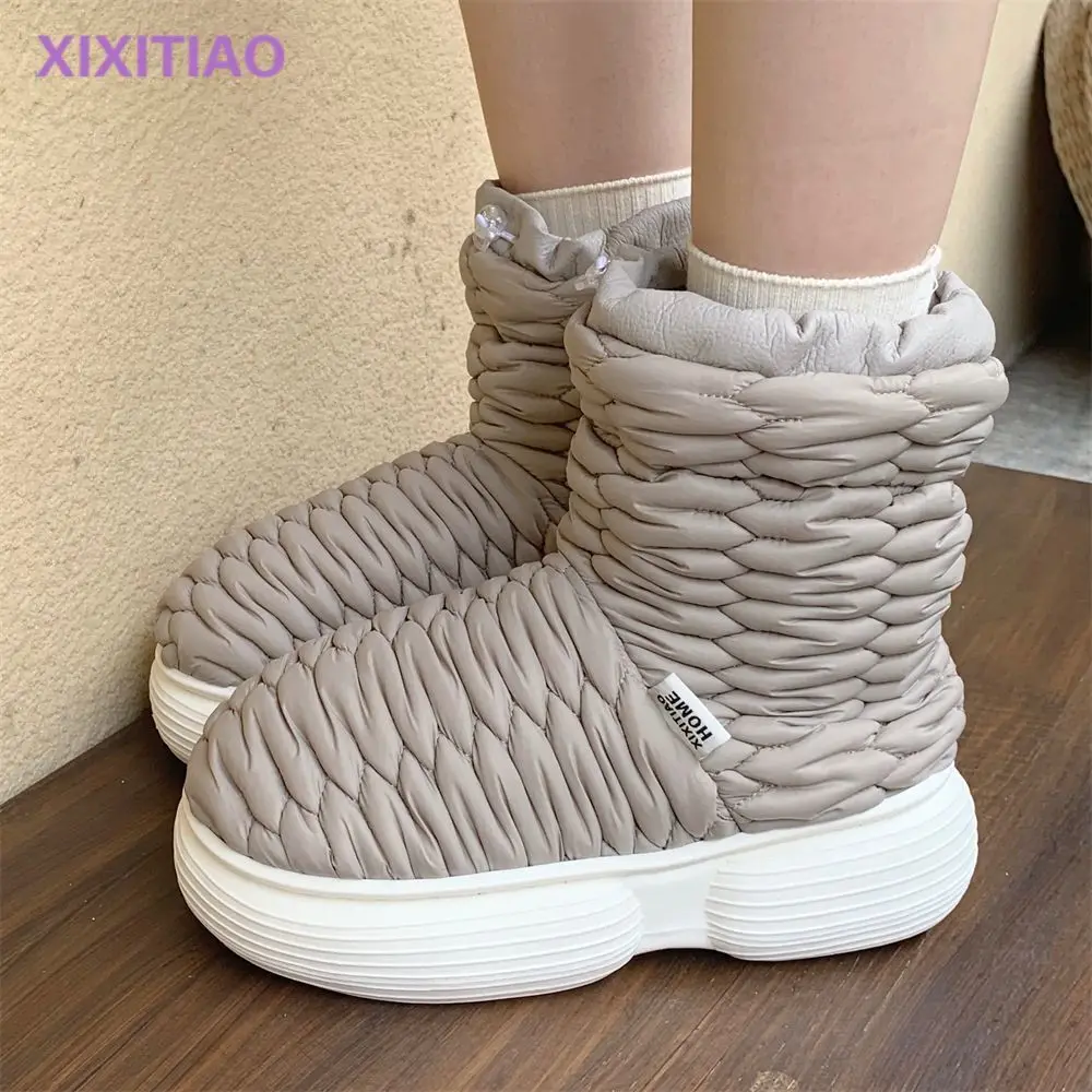 Designer pleated mid-calf gray boot wateproof warm fur snow boots autumn winter 2025 woman drawstring closure outdoor high shoes
Designer pleated mid-calf gray boot wateproof warm fur snow boots autumn winter 2025 woman drawstring closure outdoor high shoes