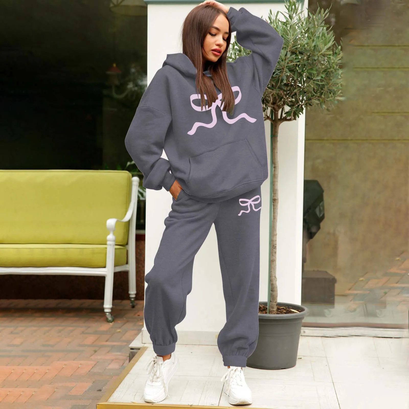 Classic Bow Printed Women's Tracksuit Two Piece Set Autumn Winter Pullover Sweatshirts And Trousers Set Women Sports Suit
Classic Bow Printed Women's Tracksuit Two Piece Set Autumn Winter Pullover Sweatshirts And Trousers Set Women Sports Suit