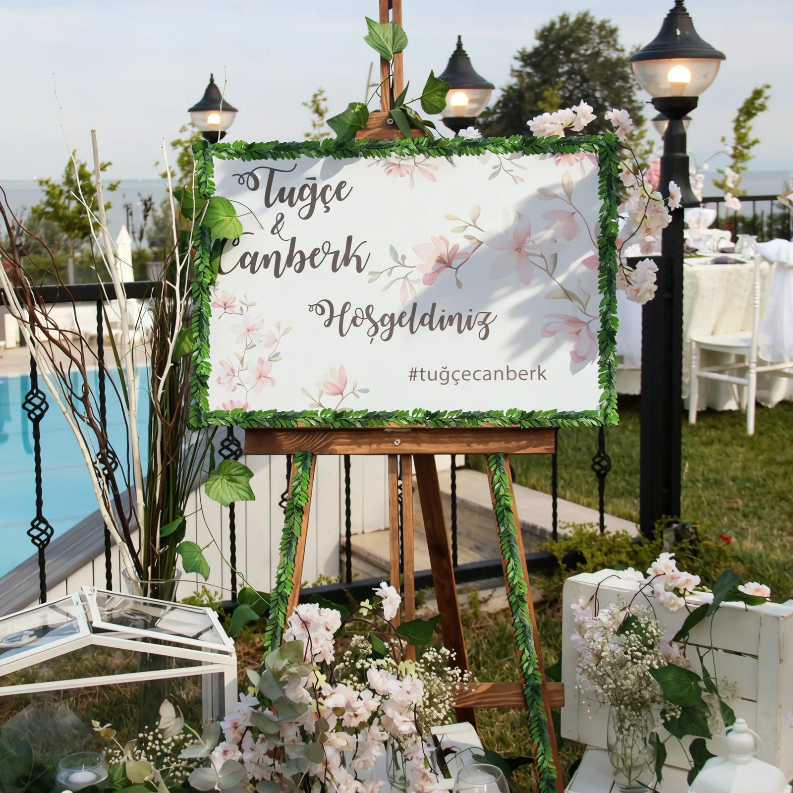 7.5m Green Leaves Garland Simulated Vines for Year Round Decoration DIY Headbands Wedding Home Bar Coffee Store
7.5m Green Leaves Garland Simulated Vines for Year Round Decoration DIY Headbands Wedding Home Bar Coffee Store