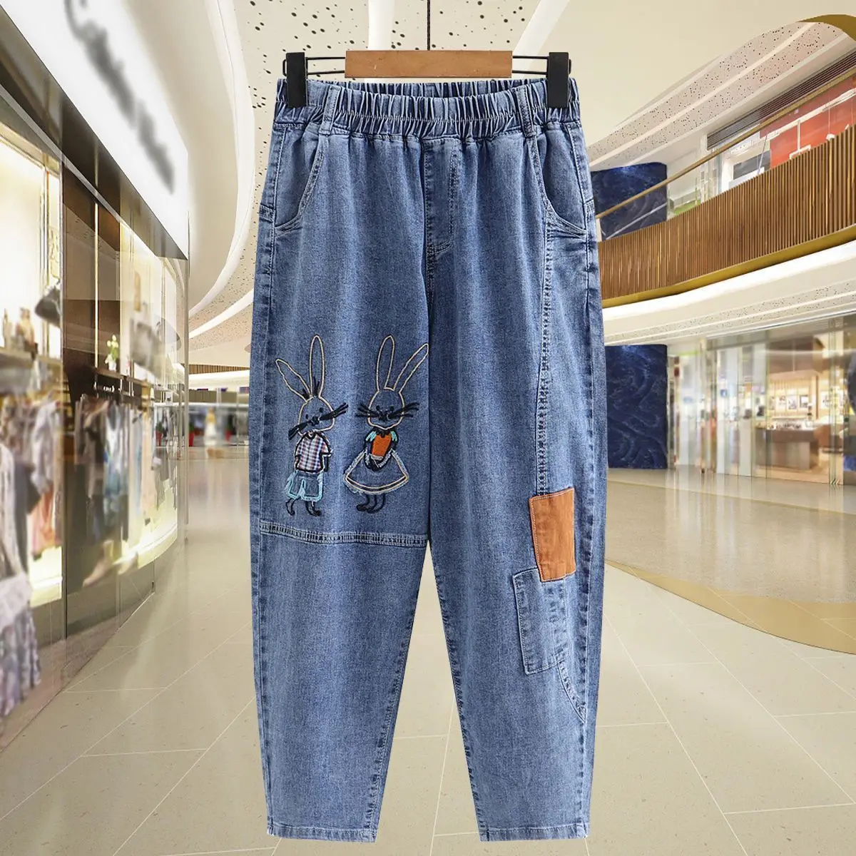 Plus Size Embroidered Jeans Women Spring Autumn New High Waist Stretch Harlan Cowboy Nine Pants Ladies Loose Radish Trousers
Plus Size Embroidered Jeans Women Spring Autumn New High Waist Stretch Harlan Cowboy Nine Pants Ladies Loose Radish Trousers