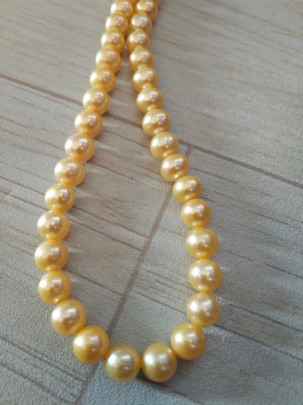 Beautiful necklace AAA9-10mm natural South Sea gold round pearl necklace with 14k buttons - "20" inch
Beautiful necklace AAA9-10mm natural South Sea gold round pearl necklace with 14k buttons - "20" inch