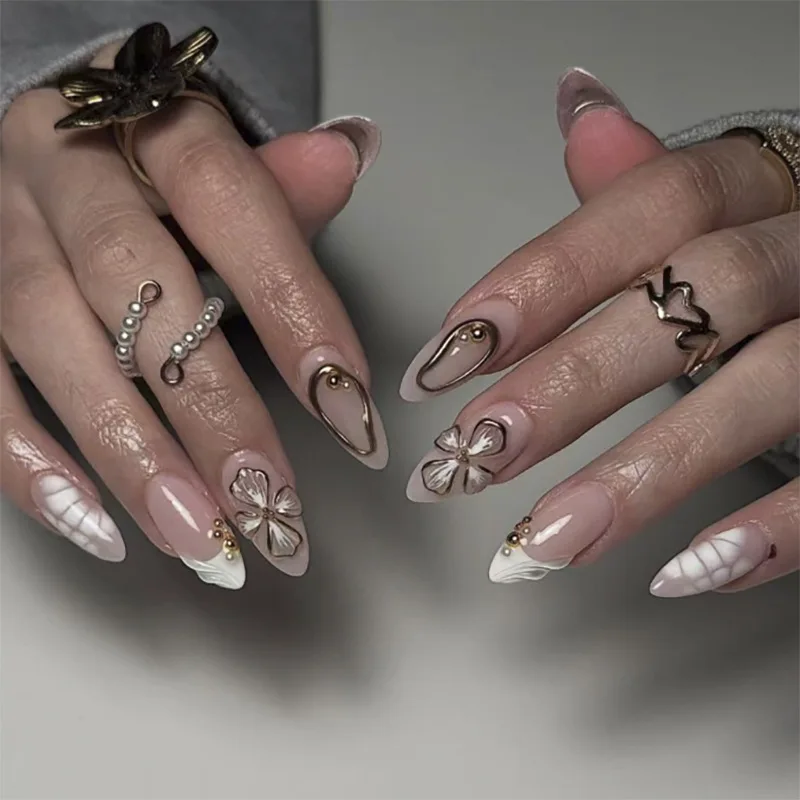 Sheer Nude White Fish Tail French Tip Hand Drawn Gold Edge Four-leaf Clover Metal Frame Pearl Press On Nails, Long Almond Glossy Luxury Elegant Bridal Wedding Daily Reusable False Nail Tips
Sheer Nude White Fish Tail French Tip Hand Drawn Gold Edge Four-leaf Clover Metal Frame Pearl Press On Nails, Long Almond Glossy Luxury Elegant Bridal Wedding Daily Reusable False Nail Tips