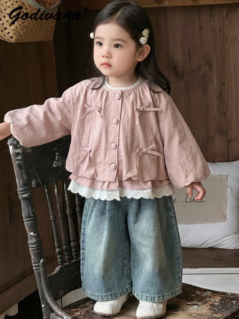 2026 Spring Cute Baby Girls Bowknot Trench Coat Lace Outfit Sweet Little Girl Long-sleeve T-shirt and Jeans Set for Chrildren
2026 Spring Cute Baby Girls Bowknot Trench Coat Lace Outfit Sweet Little Girl Long-sleeve T-shirt and Jeans Set for Chrildren