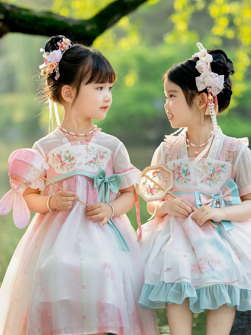 Hanfu Girls' Summer New 2024 Baby Girls' Short Sleeve Lolita Light Color Antique Embroidery High-End Dress
Hanfu Girls' Summer New 2024 Baby Girls' Short Sleeve Lolita Light Color Antique Embroidery High-End Dress