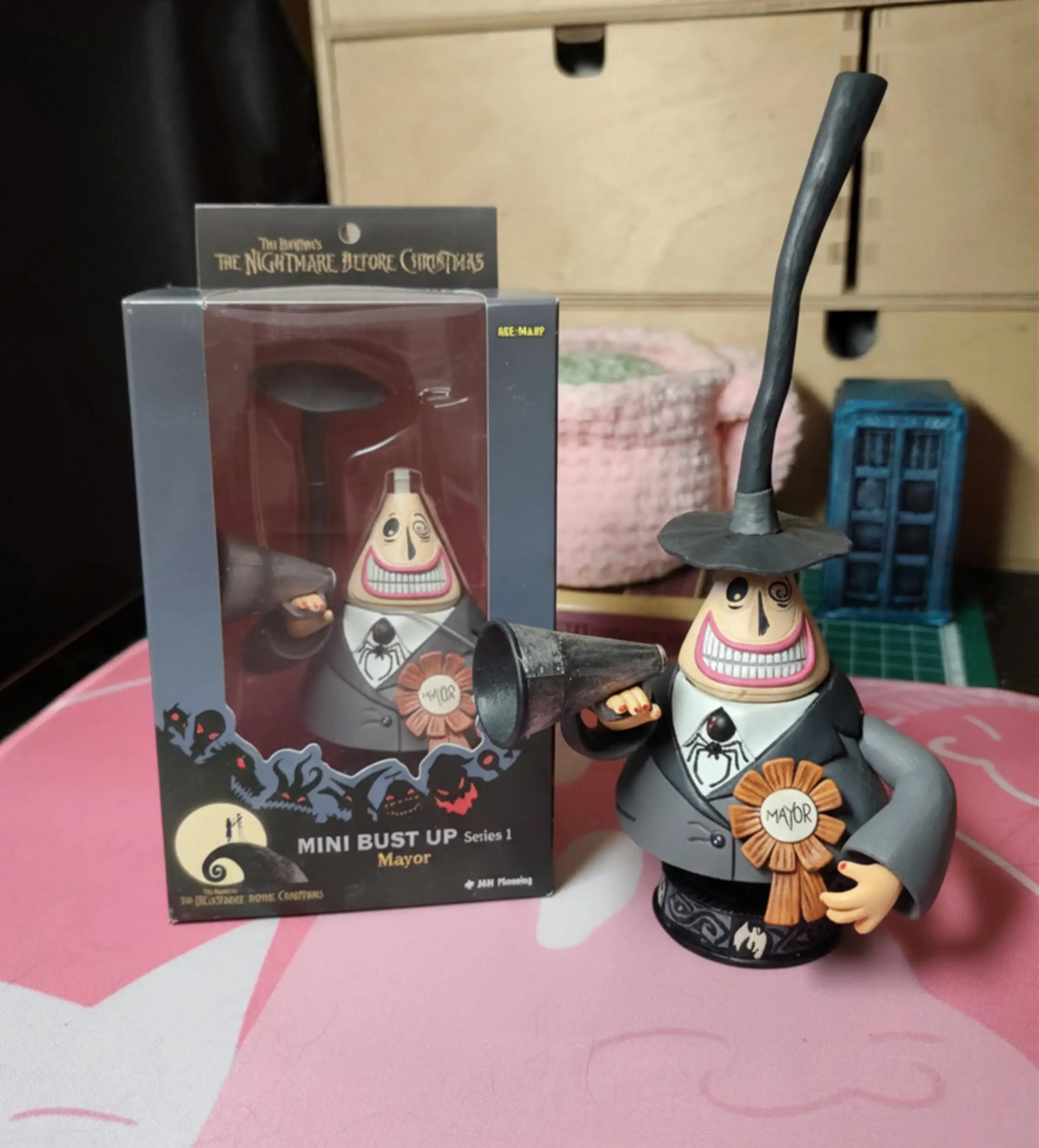 Disney The Nightmare Before Christmas Mayor Mini Bust Up Series 1 Jun Planning Action figures Halloween gift
Disney The Nightmare Before Christmas Mayor Mini Bust Up Series 1 Jun Planning Action figures Halloween gift