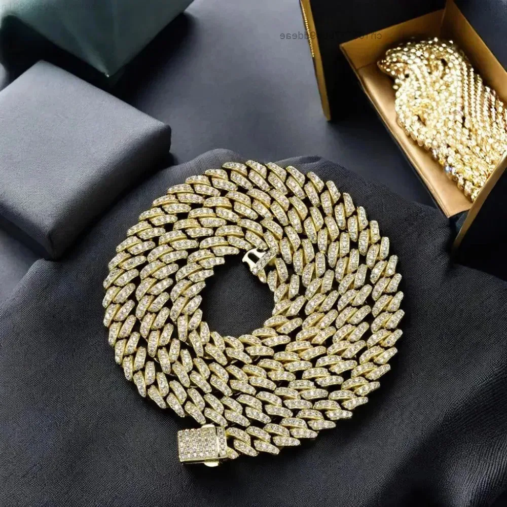 8mm Moissanite Cuban Chain in 925 Sterling Silver Iced Out Diamond Hiphop Rapper Moissanite Cuban Link Chain
8mm Moissanite Cuban Chain in 925 Sterling Silver Iced Out Diamond Hiphop Rapper Moissanite Cuban Link Chain