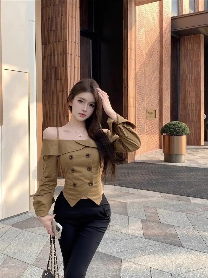 Solid Color Suspender Word Collar Long Sleeve Shirt Female New Niche Temperament Sweet Spicy Slim Top
Solid Color Suspender Word Collar Long Sleeve Shirt Female New Niche Temperament Sweet Spicy Slim Top