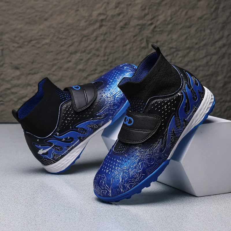 Осенние новые высокие сбалансированные детские футбольные бутсы, поддерживающая и защищающая ноги спортивная обувь, универсальные легкие туфли для ногтей
Осенние новые высокие сбалансированные детские футбольные бутсы, поддерживающая и защищающая ноги спортивная обувь, универсальные легкие туфли для ногтей