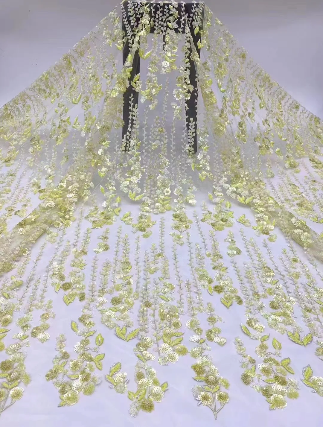 2023 new beautiful multi-color sequins, beautiful embroidered lace, African style sequin fabric, stylish evening dress
2023 new beautiful multi-color sequins, beautiful embroidered lace, African style sequin fabric, stylish evening dress