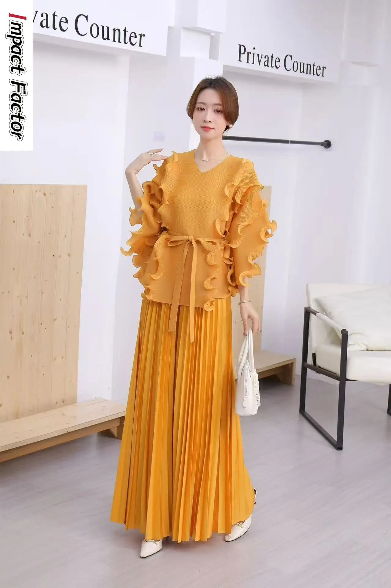 2025 Miyake Pleated Set, New Solid Color Long-sleeved Embroidered Loose New Top, Wide-leg Pants Two-piece Set
2025 Miyake Pleated Set, New Solid Color Long-sleeved Embroidered Loose New Top, Wide-leg Pants Two-piece Set