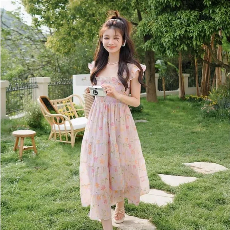 Summer New Floral Pleated Slim Midi Dress Flying Sleeve Square Collar Elegant Dresses Temperament Fashion Women Clothing
Summer New Floral Pleated Slim Midi Dress Flying Sleeve Square Collar Elegant Dresses Temperament Fashion Women Clothing