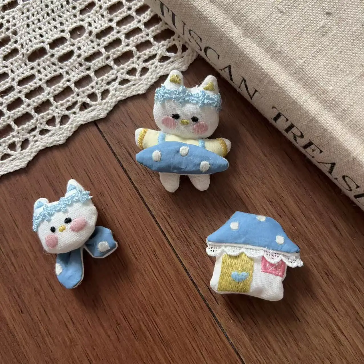 Wonderful Portable Stuffed Fabric Bear House Hair Accessory Brooch Pin Soft Cute Handmade for Shoes Socks Bag Children Clothing
Wonderful Portable Stuffed Fabric Bear House Hair Accessory Brooch Pin Soft Cute Handmade for Shoes Socks Bag Children Clothing