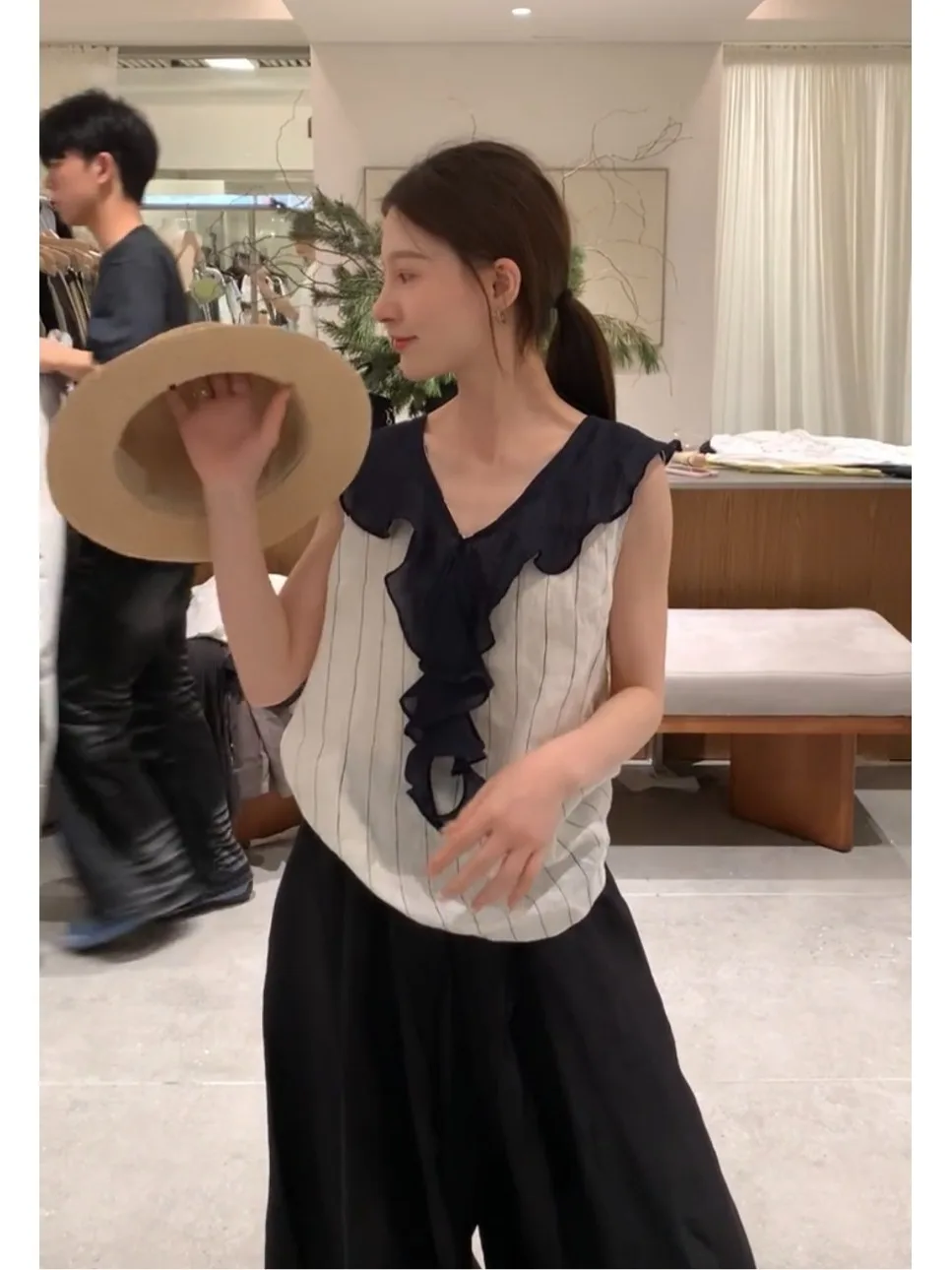 Loose Fit Linen Stripe Vest Shirt Women Summer New Design V-Neck Sleeveless Slimming Top French Style Breathable Thin Cotton
Loose Fit Linen Stripe Vest Shirt Women Summer New Design V-Neck Sleeveless Slimming Top French Style Breathable Thin Cotton