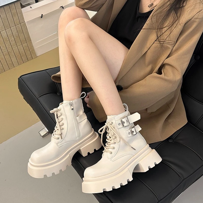 Platform Booties New Soft Sole Fall Winter Round Toe Side Zipper Metal Buckle Anti-slip Wear-resistant Block Heel Boots
Platform Booties New Soft Sole Fall Winter Round Toe Side Zipper Metal Buckle Anti-slip Wear-resistant Block Heel Boots