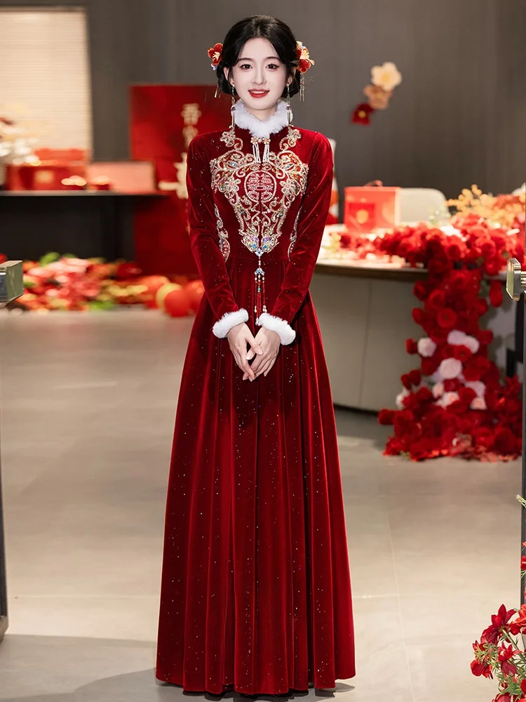 Вышитое красное бархатное свадебное платье с длинными рукавами для женщин, зимняя утепленная версия в китайском стиле
Вышитое красное бархатное свадебное платье с длинными рукавами для женщин, зимняя утепленная версия в китайском стиле