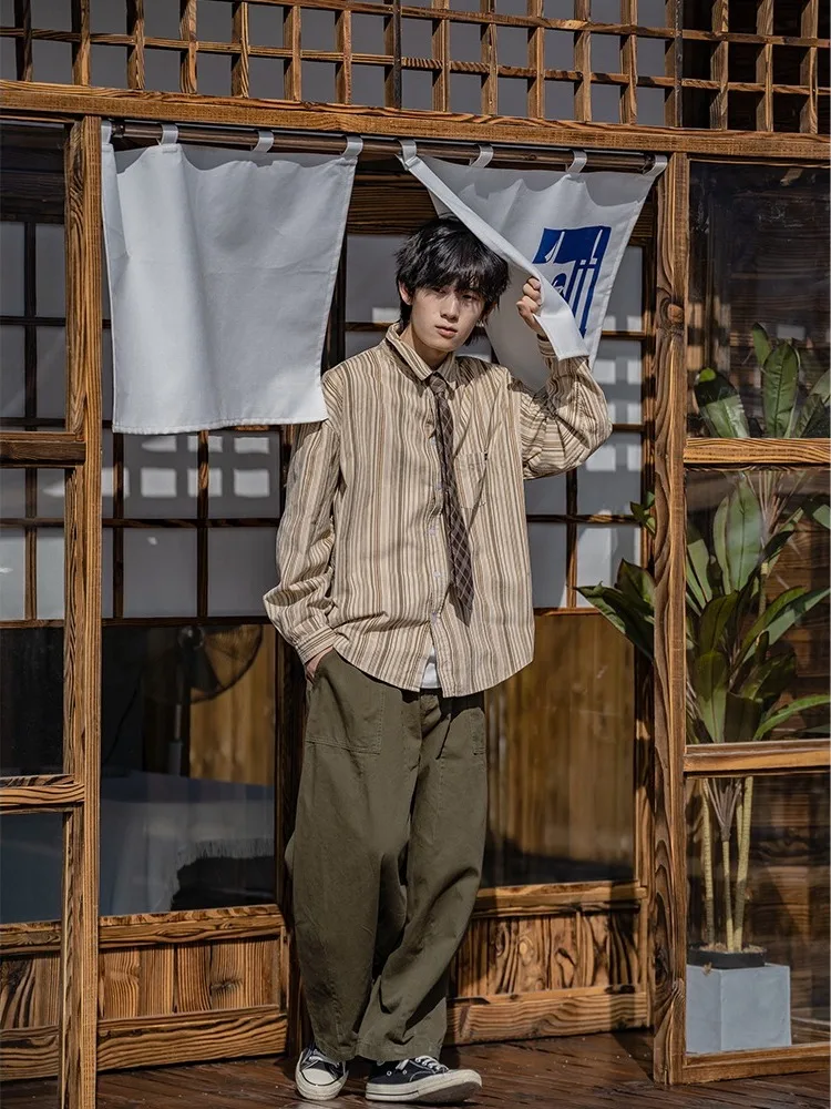 Мужской повседневный полосатый длинный све ирт, свободный крой, цветной блуз, открытый кардиган, осенний новый Sle, американский ретро, полиэфирное волокно
Мужской повседневный полосатый длинный све ирт, свободный крой, цветной блуз, открытый кардиган, осенний новый Sle, американский ретро, полиэфирное волокно