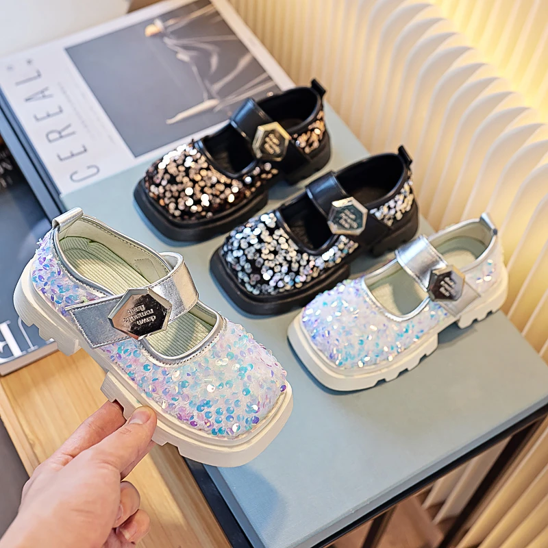 Kids Luxury Shoes Sequins Fashion Girl Leather Shoes Mary Jane Thick Bottom Bling Versatile Children Princess Shoes Hook Loop
Kids Luxury Shoes Sequins Fashion Girl Leather Shoes Mary Jane Thick Bottom Bling Versatile Children Princess Shoes Hook Loop