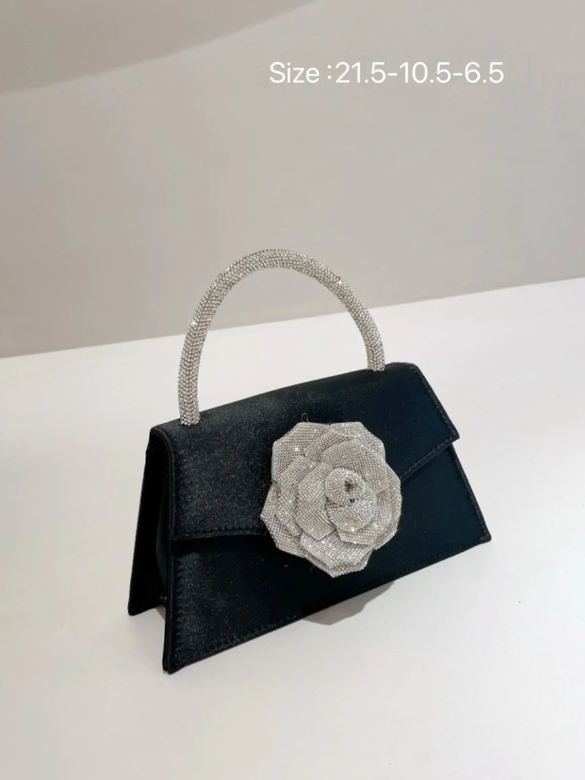 Niche Design Brand 2025 New High Quality Rhinestone Flower Chain Dinner Bag Women's Handbag Shoulder Crossbody Bag Free Shipping
Niche Design Brand 2025 New High Quality Rhinestone Flower Chain Dinner Bag Women's Handbag Shoulder Crossbody Bag Free Shipping