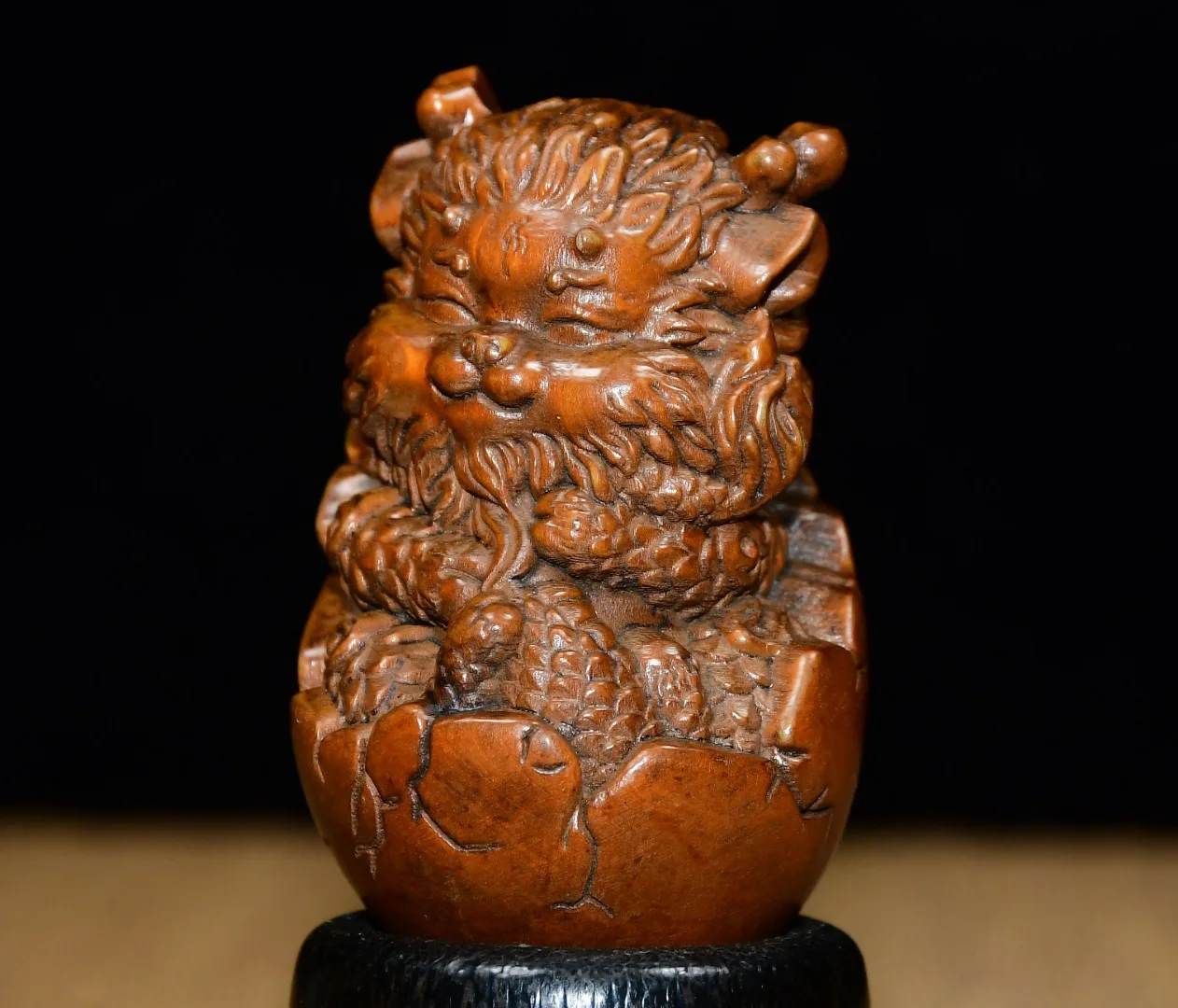 2"Xizang Folk Collection Old Boxwood Chinese Loong Dragon Baby Statue Dragon Egg Handle Amulet Dharam Amass wealth Town house 
2"Xizang Folk Collection Old Boxwood Chinese Loong Dragon Baby Statue Dragon Egg Handle Amulet Dharam Amass wealth Town house