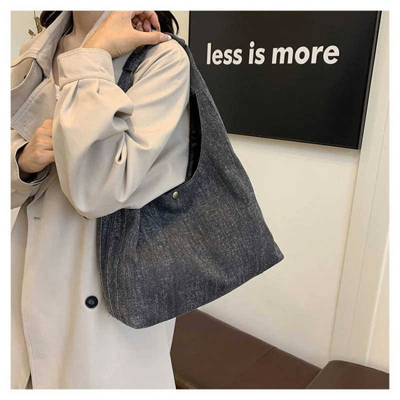 Top-Tier Women's Tote Bag Made Of Cowhide Leather Featuring Breathable Trendy Budapest Vintage Lightweight Soft Daily Style
Top-Tier Women's Tote Bag Made Of Cowhide Leather Featuring Breathable Trendy Budapest Vintage Lightweight Soft Daily Style