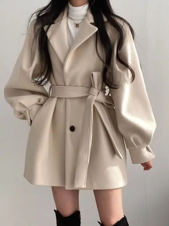 Retro Lapel Single Buttoned Belted Woolen Coat Women's Korean Style Waist-Cinching High-End Feeling Top Commute Slim Fit
Retro Lapel Single Buttoned Belted Woolen Coat Women's Korean Style Waist-Cinching High-End Feeling Top Commute Slim Fit