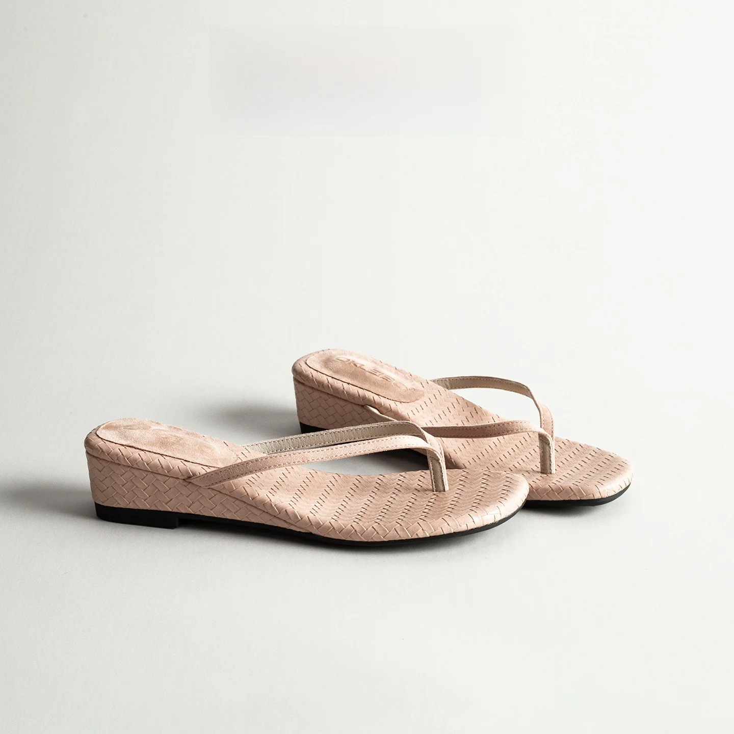 Retro Woven Platform Sandals Women's Summer Outdoor Comfortable Casual Beach Coast Slip-On Shoes Korean Style Low Heel
Retro Woven Platform Sandals Women's Summer Outdoor Comfortable Casual Beach Coast Slip-On Shoes Korean Style Low Heel