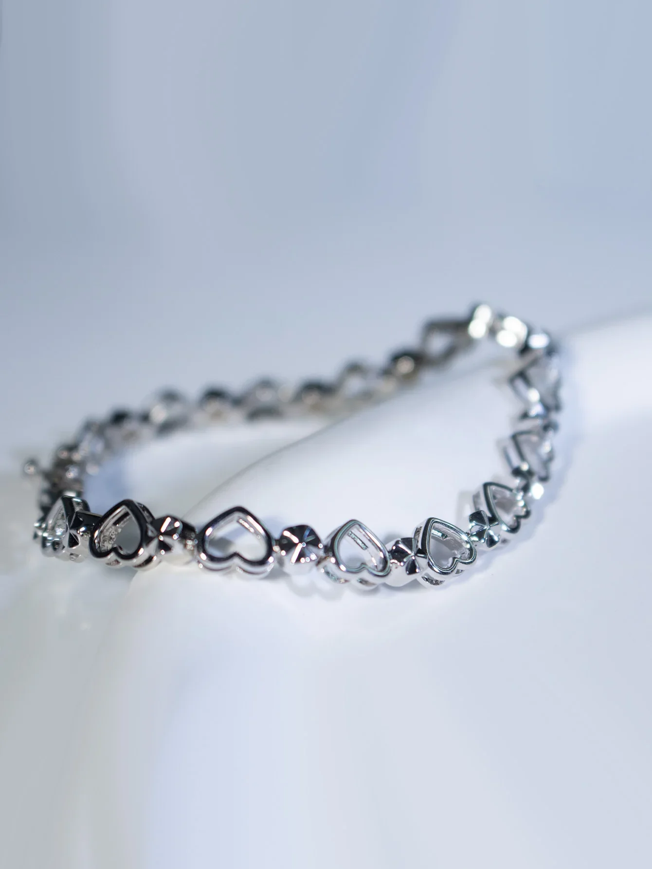 Unique Design Heart Bracelet Hollow Design 925 Sterling Silver Bracelet for Woman Engagement Birthday Gift
Unique Design Heart Bracelet Hollow Design 925 Sterling Silver Bracelet for Woman Engagement Birthday Gift
