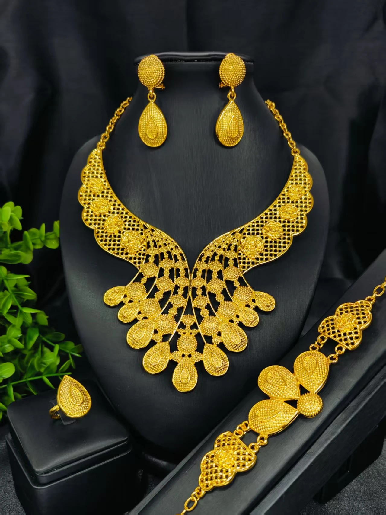 Indian Dubai Luxury 24k Gold Plated Necklace And Earrings Jewelry Sets For Women Ethiopian Bridal Set Wedding Party Gifts
Indian Dubai Luxury 24k Gold Plated Necklace And Earrings Jewelry Sets For Women Ethiopian Bridal Set Wedding Party Gifts