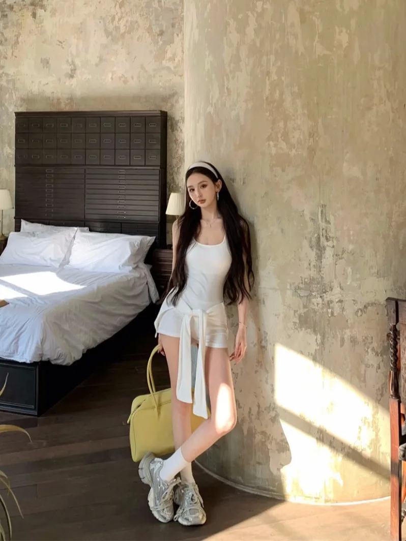 American Style Hot Girl Tight Onesie Women's Summer Set Sleeveless Dress Shorts Outer Wrap Shoulder Two Piece Set
American Style Hot Girl Tight Onesie Women's Summer Set Sleeveless Dress Shorts Outer Wrap Shoulder Two Piece Set