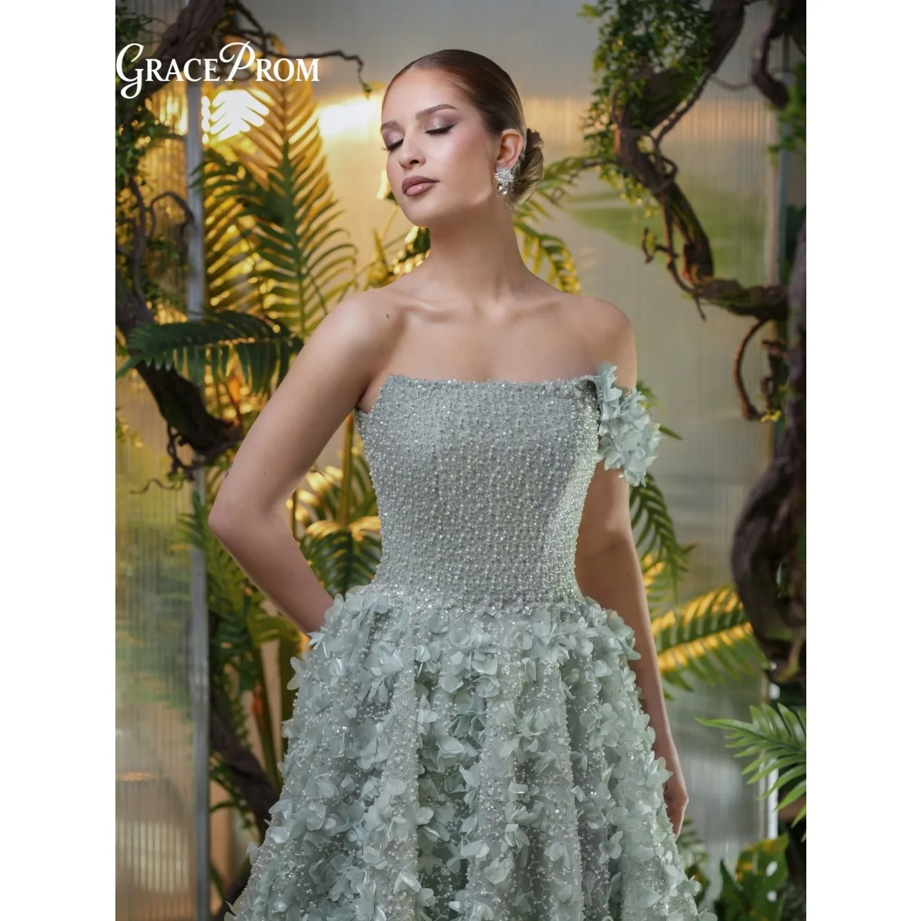 Glamorous Mint Green 3D Petal Beaded A Line Evening Gown With Single Shoulder Strap Party Dress For Wedding Guests فساتين سهرة
Glamorous Mint Green 3D Petal Beaded A Line Evening Gown With Single Shoulder Strap Party Dress For Wedding Guests فساتين سهرة