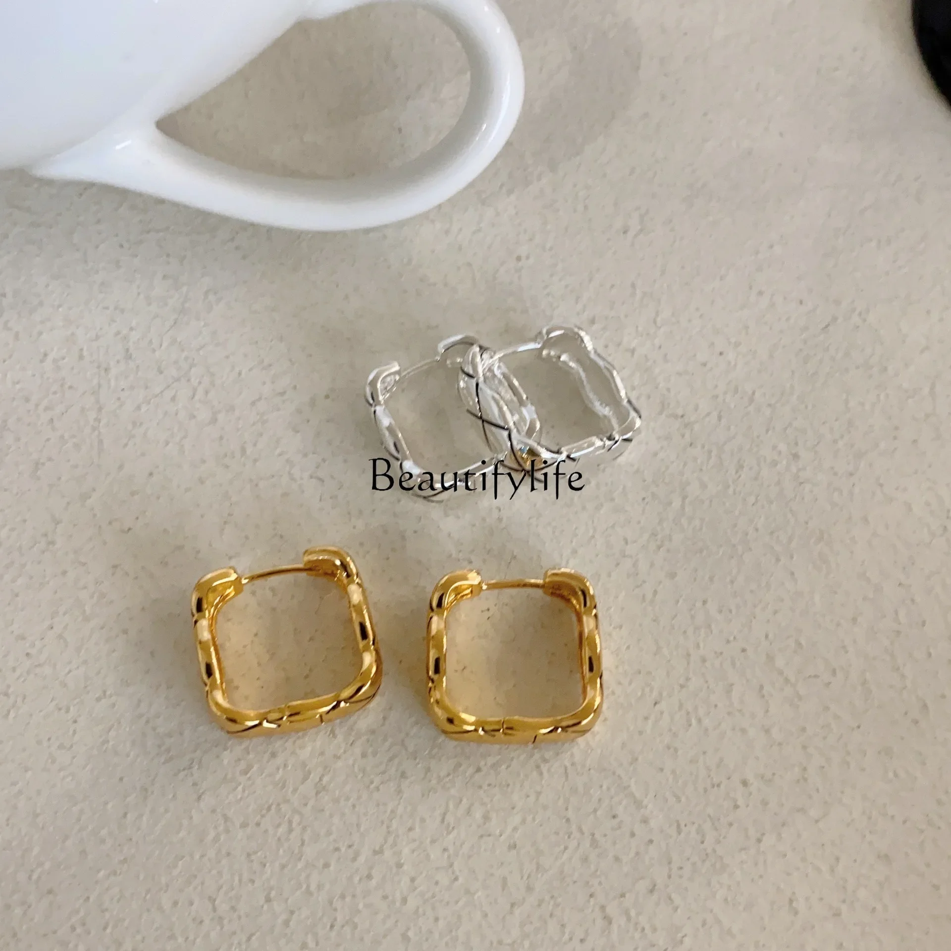 Geometric modeling industrial style Korean simple temperament earrings niche personality small stud earrings
Geometric modeling industrial style Korean simple temperament earrings niche personality small stud earrings