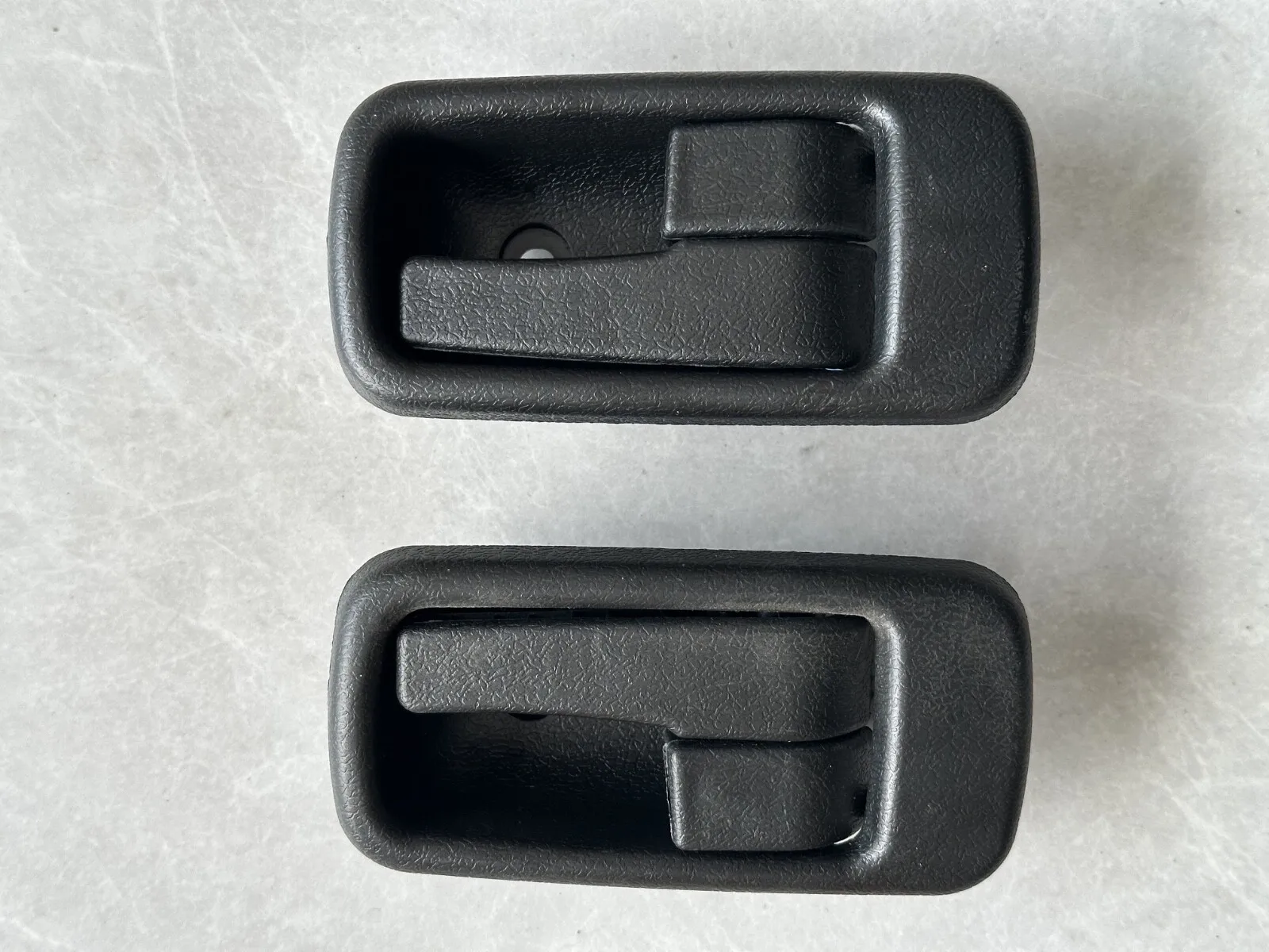 1 PARI FOR ISUZU 700P ELF NPR TRUCK DOOR INNER HANDLE
1 PARI FOR ISUZU 700P ELF NPR TRUCK DOOR INNER HANDLE
