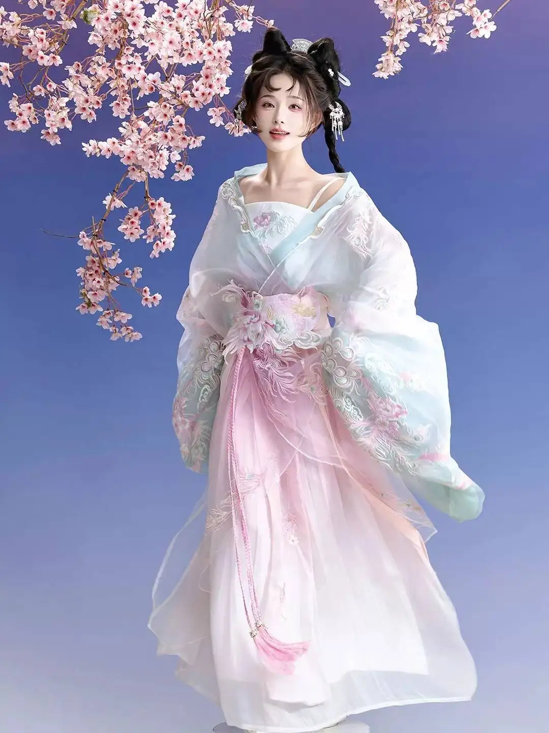 Prince Qianqian's Warring States Series: Modified Hanfu With Elaborate Embroidery, Everyday Gradient Dyeing, Ancient-style
Prince Qianqian's Warring States Series: Modified Hanfu With Elaborate Embroidery, Everyday Gradient Dyeing, Ancient-style
