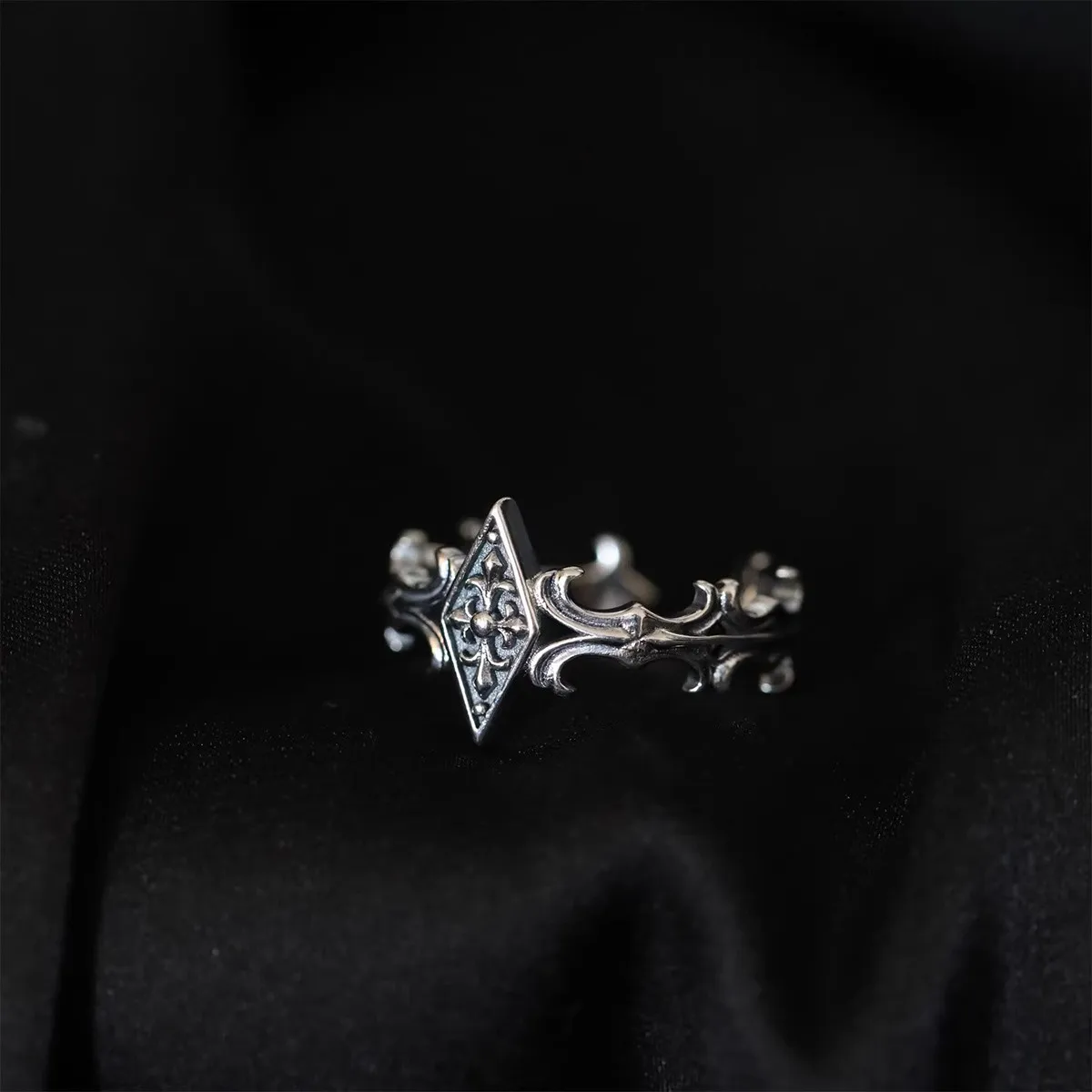 Retro Iris Cross Rhombus Open Ring Men Silver Plated Copper Gothic Punk Adjustable Unisex Finger Jewelry Gift
Retro Iris Cross Rhombus Open Ring Men Silver Plated Copper Gothic Punk Adjustable Unisex Finger Jewelry Gift