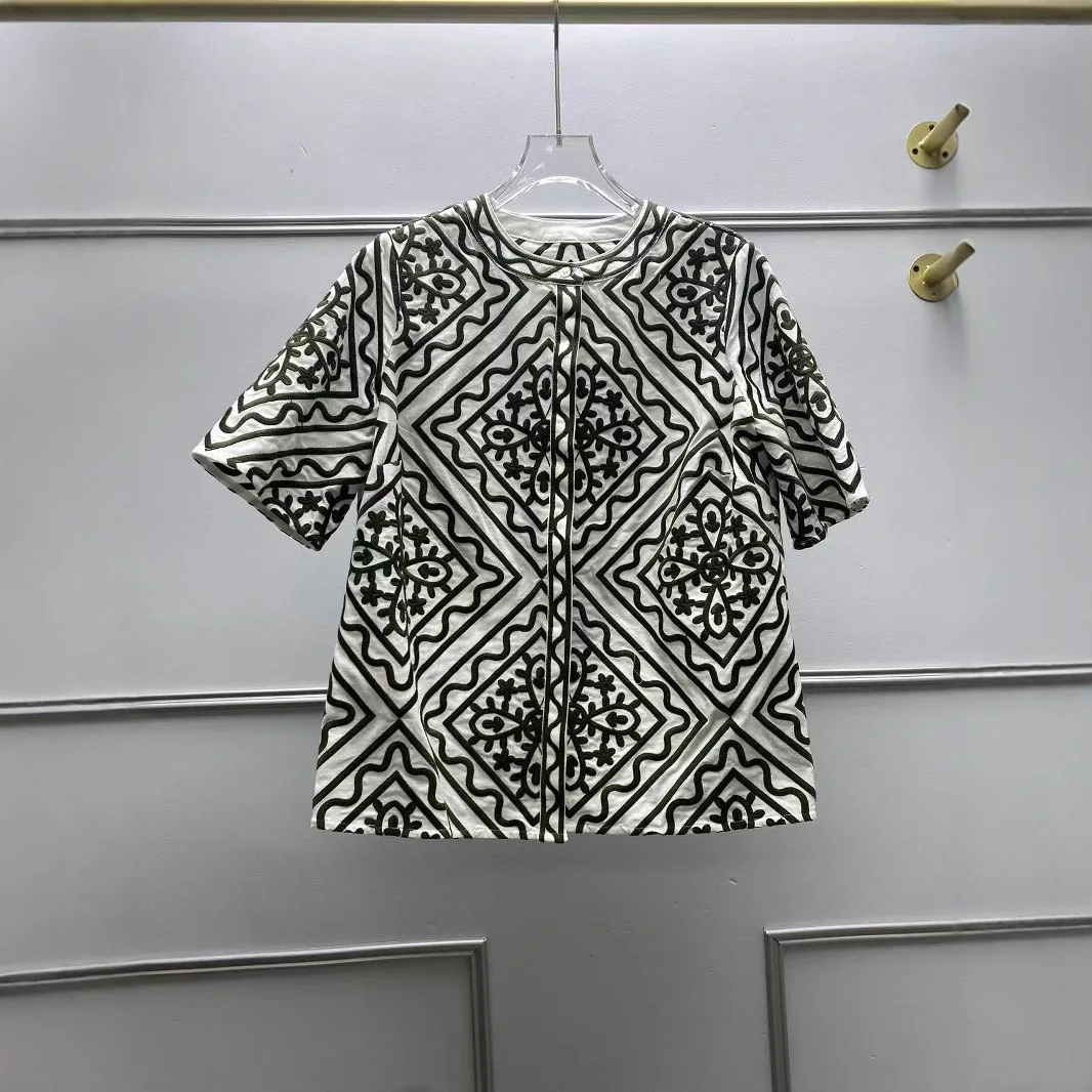 2025 Sezanes shirt summer new retro heavy embroidery geometric figure loose round neck cotton short sleeve T-shirt
2025 Sezanes shirt summer new retro heavy embroidery geometric figure loose round neck cotton short sleeve T-shirt