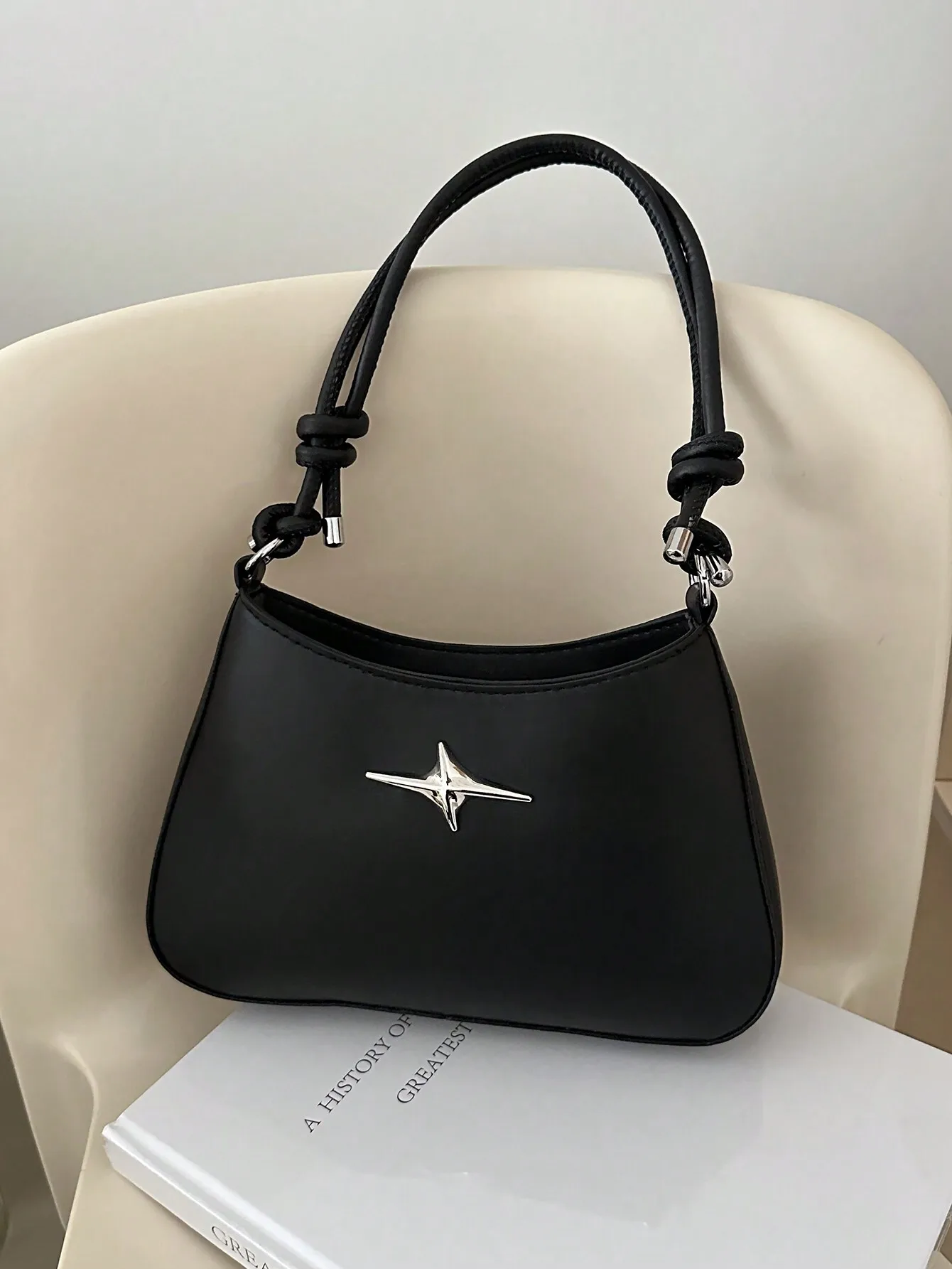Fashion Minimalist Style Simple Women Shoulder Bag, Underarm Handbag, Color Block Black And White Women Crossbody Bag
Fashion Minimalist Style Simple Women Shoulder Bag, Underarm Handbag, Color Block Black And White Women Crossbody Bag