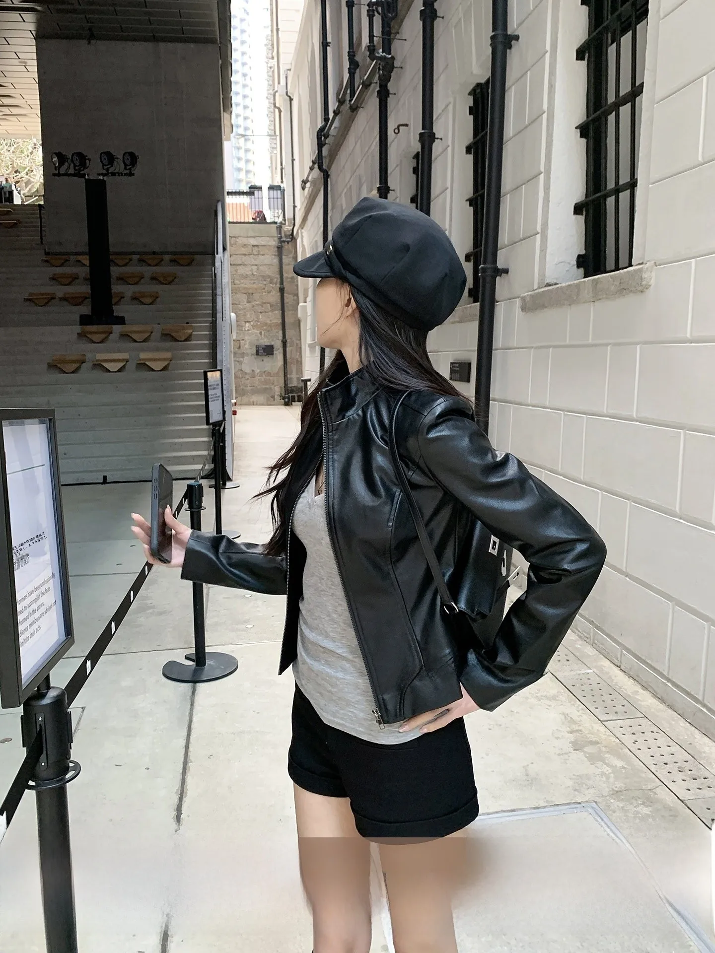 Куртка-косуха Chenxi He из искусственной кожи с воротником-стойкой, черная, укороченная, стильная и модная, для женщин
Куртка-косуха Chenxi He из искусственной кожи с воротником-стойкой, черная, укороченная, стильная и модная, для женщин