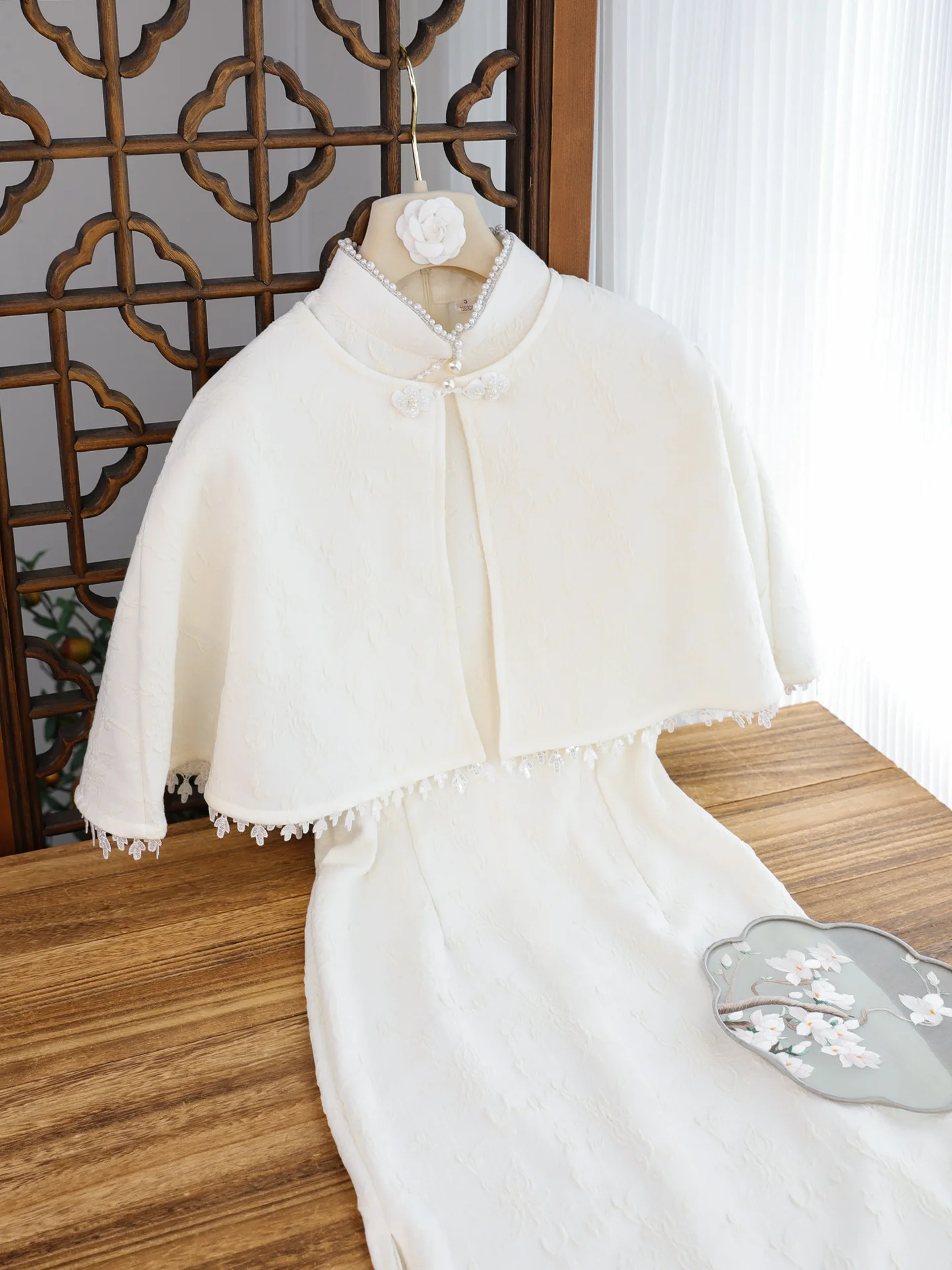Retro Chinese Style Short Sleeve Women's Dress Qipao Gown White New Style Daily Wear Summer 2026 Breathable Polyester
Retro Chinese Style Short Sleeve Women's Dress Qipao Gown White New Style Daily Wear Summer 2026 Breathable Polyester