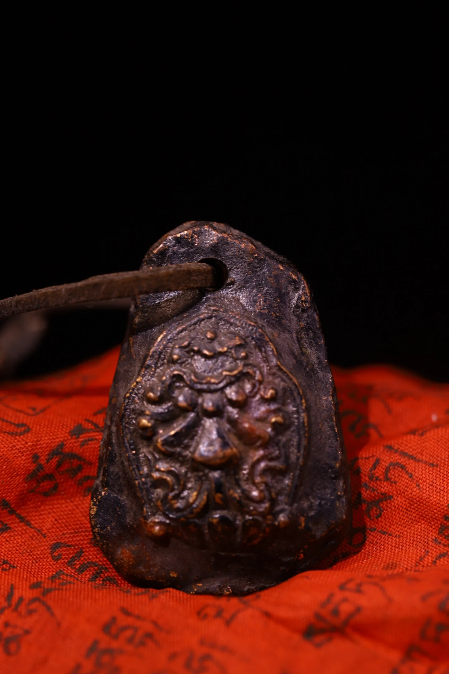 Old Bronze Cinnabar carve Buddha umbrella pattern Lucky Eight Treasures Buddha Plaque Pendant Amulet Dharam
Old Bronze Cinnabar carve Buddha umbrella pattern Lucky Eight Treasures Buddha Plaque Pendant Amulet Dharam