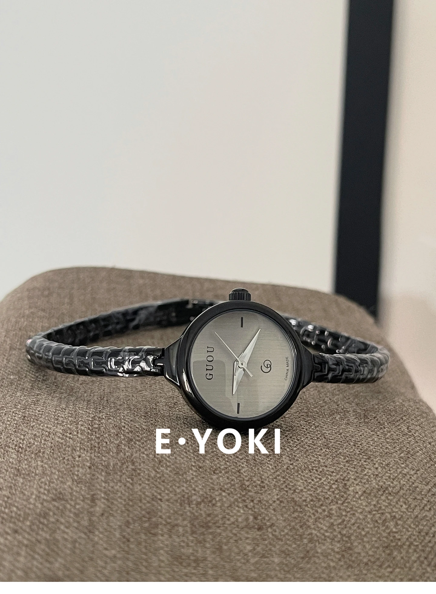 New Black And Gray Round Bracelet Small And Exquisite; Women'S Watch, Fashionable Quartz Watch; Women'S Gift; Women'S Accessory.
New Black And Gray Round Bracelet Small And Exquisite; Women'S Watch, Fashionable Quartz Watch; Women'S Gift; Women'S Accessory.